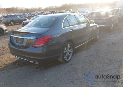2015 Mercedes-Benz C 300 4Matic из США, поврежденный, VIN 55SWF4KB1FU066421